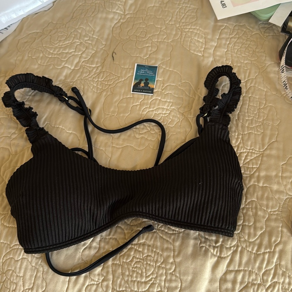 Hollister Swim  bikini top black size s used in good conditions